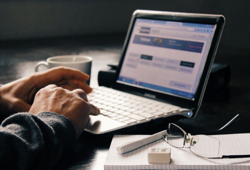 Sms Marketing 101: What Every Automotive Dealer Needs To Know 3 Man Works On A Sms Marketing Software