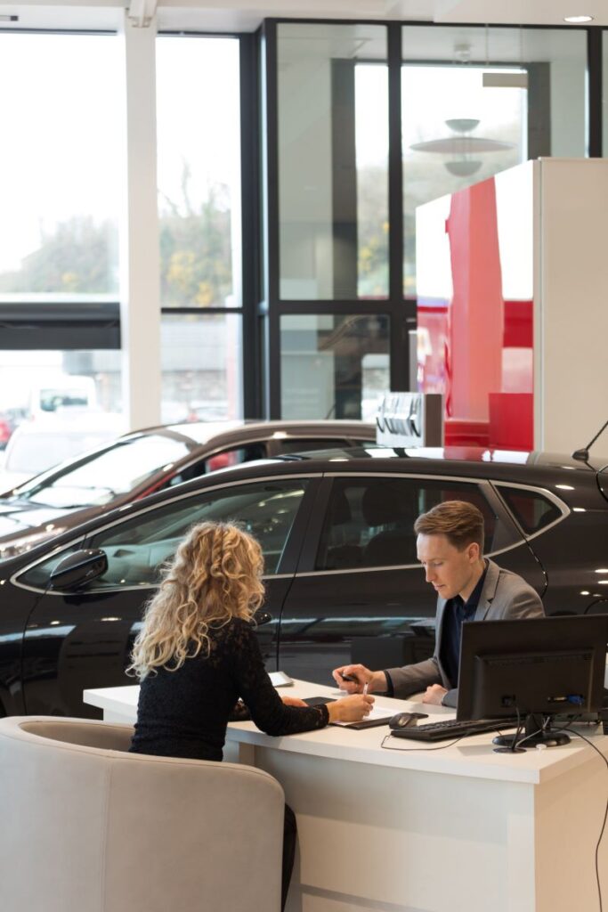 How Automotive Software Improves Customer Experience &Amp; Retention 3 Customer Discussing With Salesman